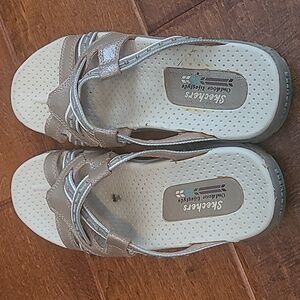 Sketchers  outdoor lifestyle sandals size 8